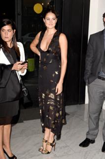 Shailene Woodley feet photo thumbnail