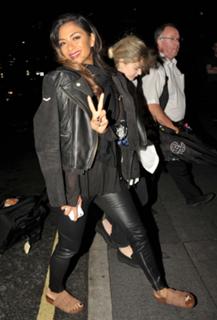 Nicole Scherzinger feet photo thumbnail