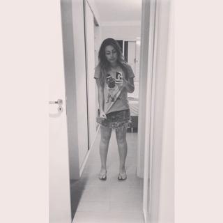 Kéfera Buchmann feet photo thumbnail