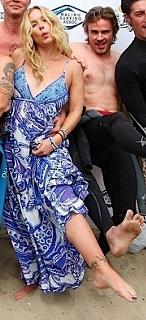 Christina Applegate feet photo thumbnail