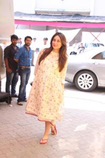 Kareena Kapoor feet photo thumbnail