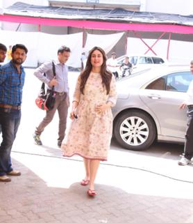 Kareena Kapoor feet photo thumbnail