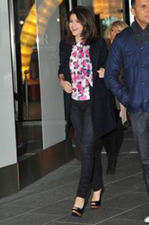 Selena Gomez feet photo thumbnail