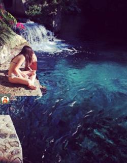 Camila Queiroz feet photo thumbnail