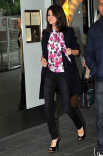 Selena Gomez feet photo thumbnail