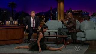 Lucy Liu feet photo thumbnail