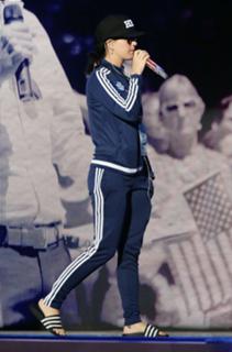 Katy Perry feet photo thumbnail
