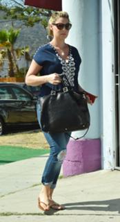 Katherine Heigl feet photo thumbnail