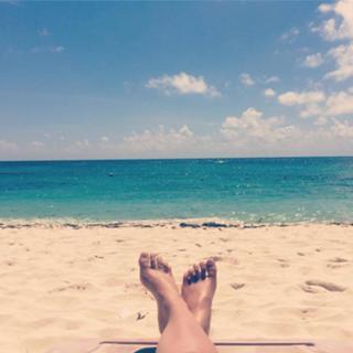 Dulce María feet photo thumbnail