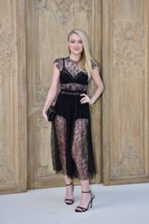 Dakota Fanning feet photo thumbnail