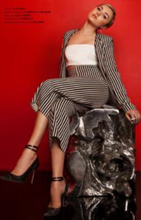 Peyton List feet photo thumbnail
