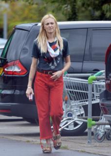 Fearne Cotton feet photo thumbnail