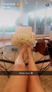 Kylie Jenner feet photo thumbnail