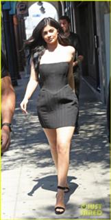 Kylie Jenner feet photo thumbnail