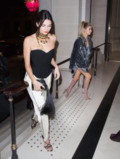 Kendall Jenner feet photo thumbnail