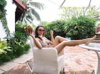 Amy Jackson feet photo thumbnail