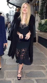 Dakota Fanning feet photo thumbnail