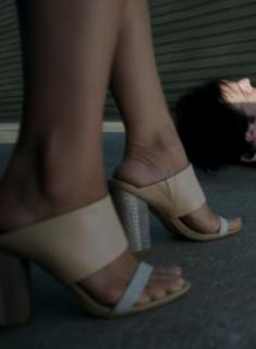 Lucy Liu feet photo thumbnail