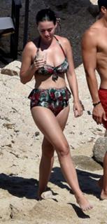 Katy Perry feet photo thumbnail