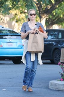 Amy Adams feet photo thumbnail
