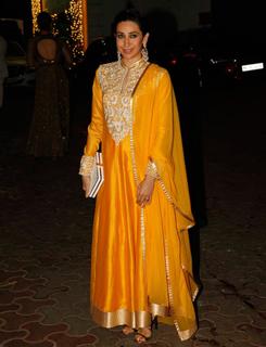 Karisma Kapoor feet photo thumbnail
