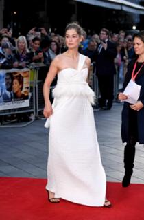 Rosamund Pike feet photo thumbnail
