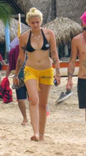 Paris Jackson feet photo thumbnail