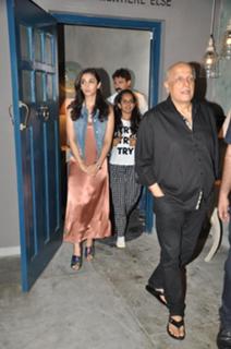 Alia Bhatt feet photo thumbnail