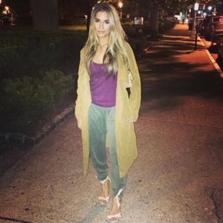 Jessie James Decker feet photo thumbnail