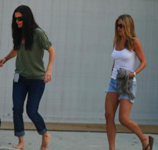 Courteney Cox feet photo thumbnail