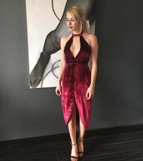 Emma Roberts feet photo thumbnail