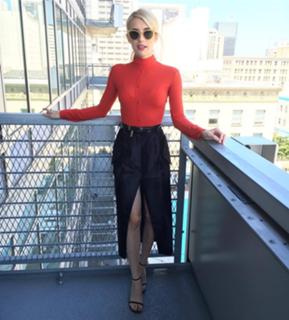Emma Roberts feet photo thumbnail