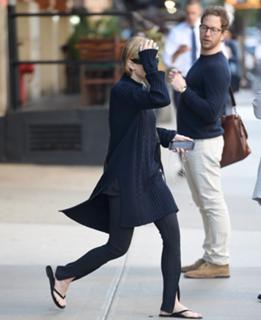 Ashley Olsen feet photo thumbnail