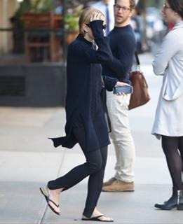 Ashley Olsen feet photo thumbnail