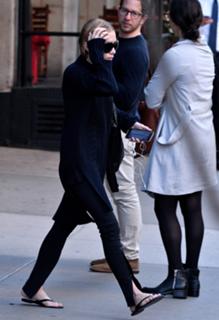 Ashley Olsen feet photo thumbnail