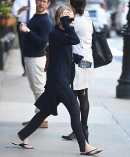 Ashley Olsen feet photo thumbnail