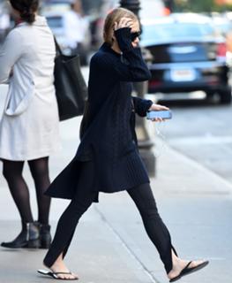 Ashley Olsen feet photo thumbnail