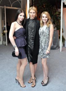Emma Roberts feet photo thumbnail