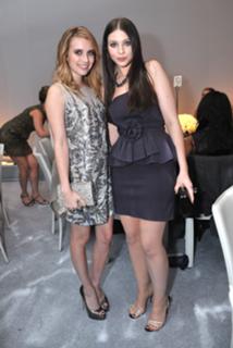 Emma Roberts feet photo thumbnail