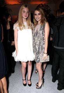 Emma Roberts feet photo thumbnail
