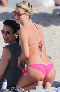 Julianne Hough feet photo thumbnail
