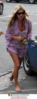 Gisele Bündchen feet photo thumbnail