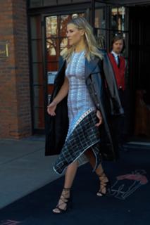 Ali Larter feet photo thumbnail