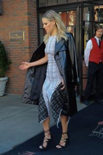 Ali Larter feet photo thumbnail