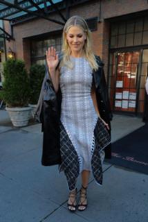 Ali Larter feet photo thumbnail