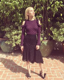 Emma Roberts feet photo thumbnail
