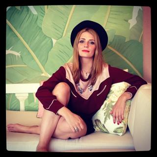 Mischa Barton feet photo thumbnail