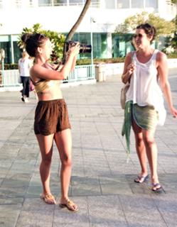 Shenae Grimes-Beech feet photo thumbnail