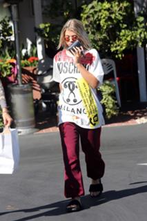 Sofia Richie feet photo thumbnail