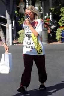 Sofia Richie feet photo thumbnail